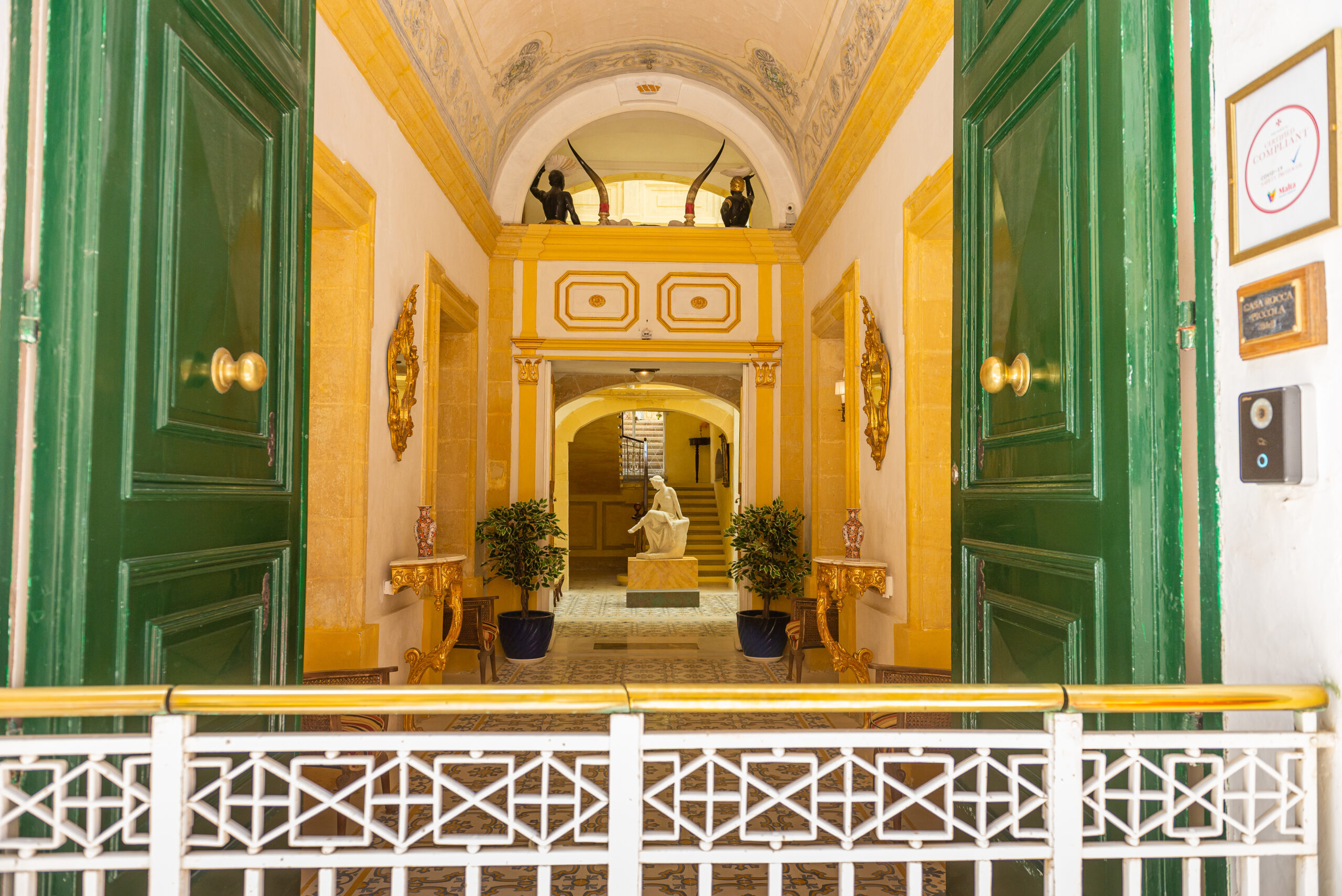 B&B ENTRANCE